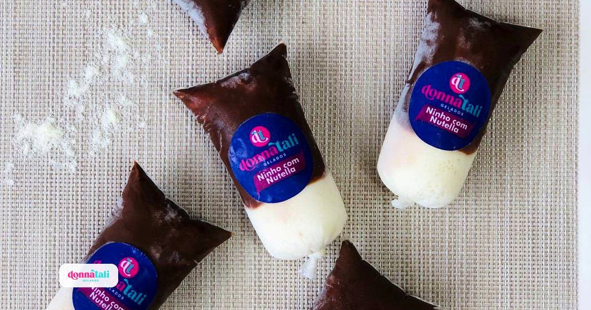 Geladinhos Donnatali sabor Ninho com Nutella, embalados e etiquetados, organizados sobre a mesa